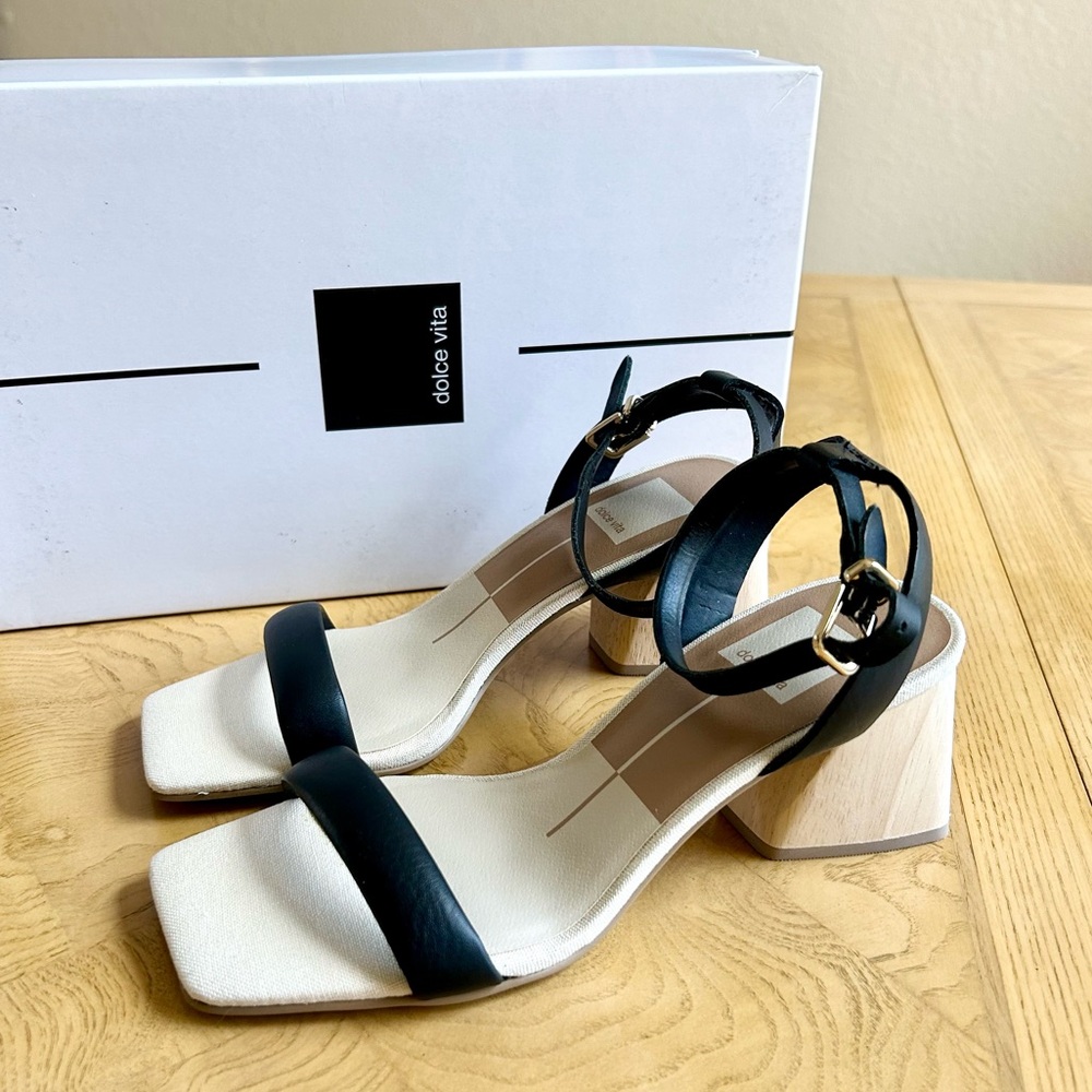 NWT Dolce Vita Modi Black Leather Ankle Strap
Block Heeled Sandals Size 5
